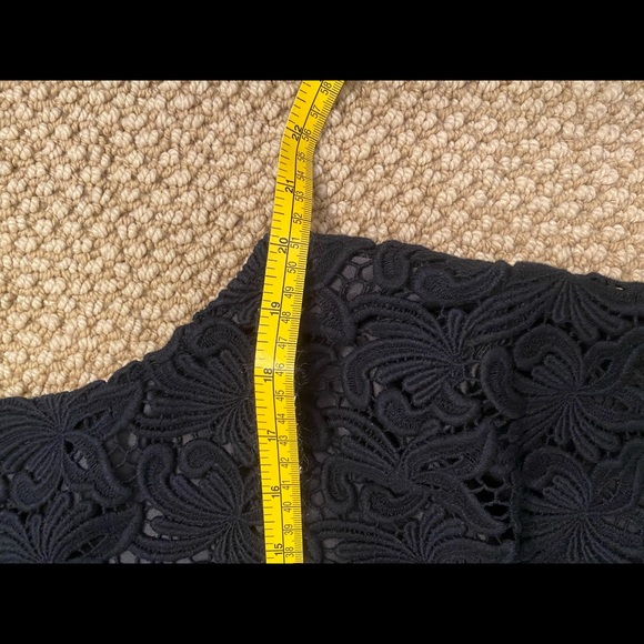 Sleeveless lace top - Picture 6 of 9